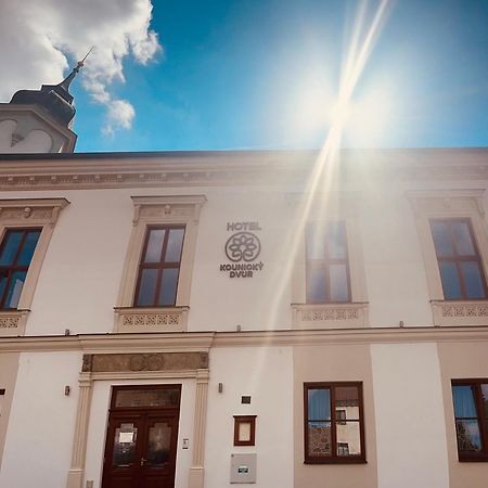 Kounicky Dvur Hotel Dolní Kounice Buitenkant foto