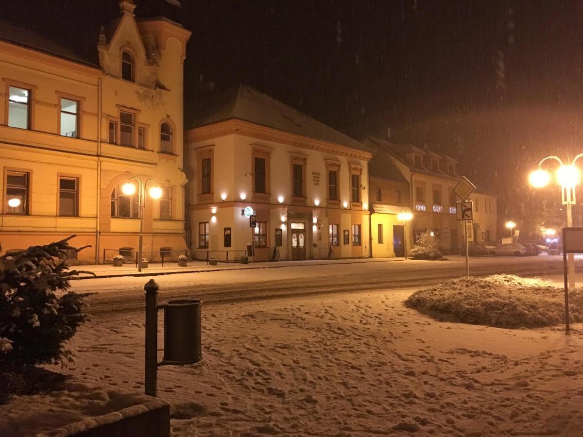 Kounicky Dvur Hotel Dolní Kounice Buitenkant foto