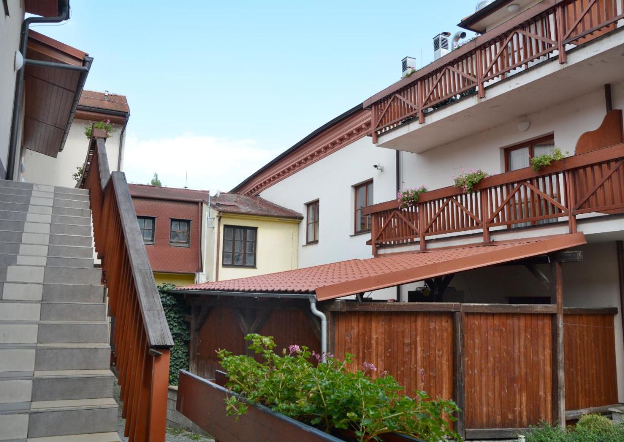 Kounicky Dvur Hotel Dolní Kounice Buitenkant foto