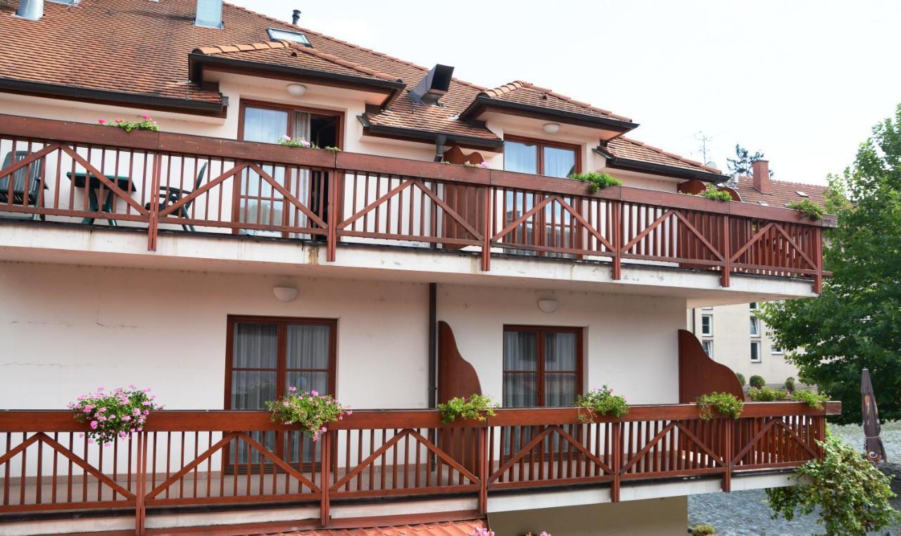 Kounicky Dvur Hotel Dolní Kounice Buitenkant foto