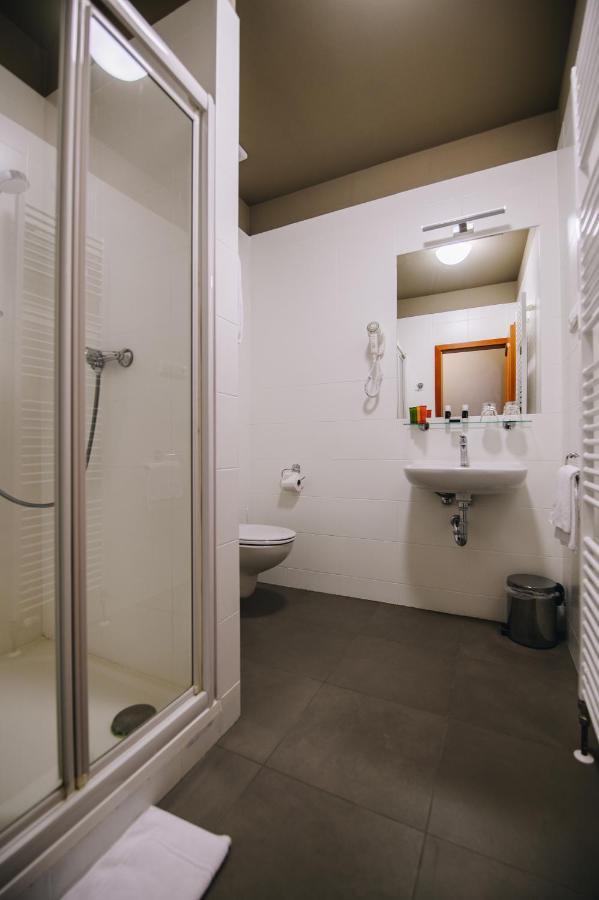 Kounicky Dvur Hotel Dolní Kounice Buitenkant foto