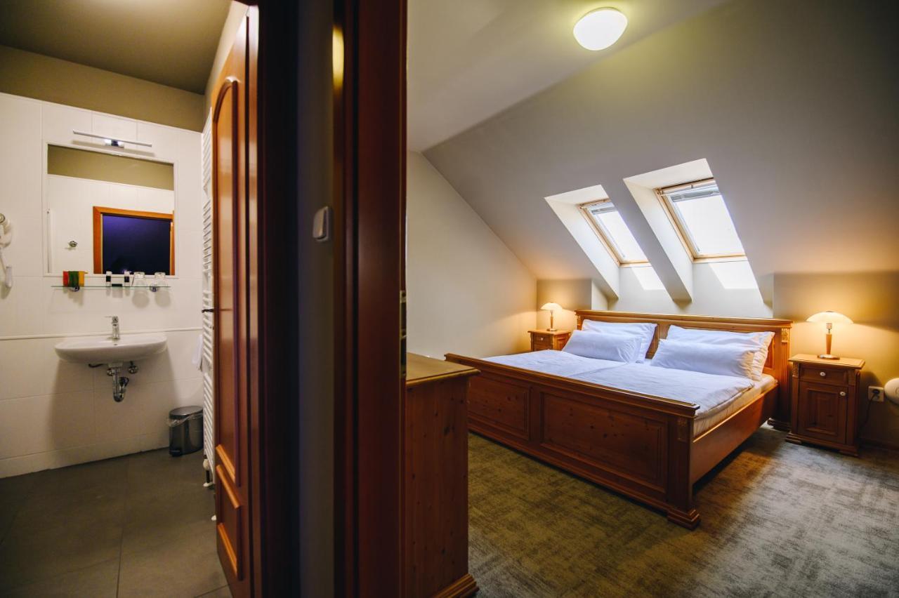 Kounicky Dvur Hotel Dolní Kounice Buitenkant foto