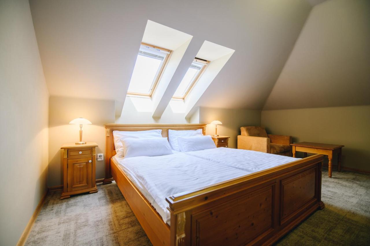 Kounicky Dvur Hotel Dolní Kounice Buitenkant foto