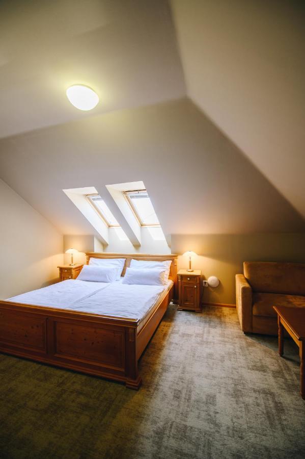Kounicky Dvur Hotel Dolní Kounice Buitenkant foto