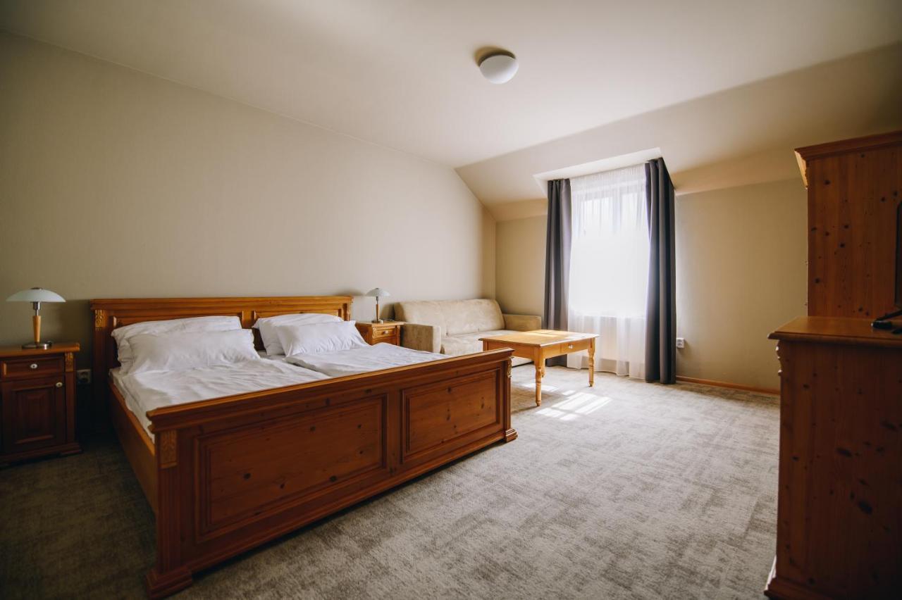 Kounicky Dvur Hotel Dolní Kounice Buitenkant foto