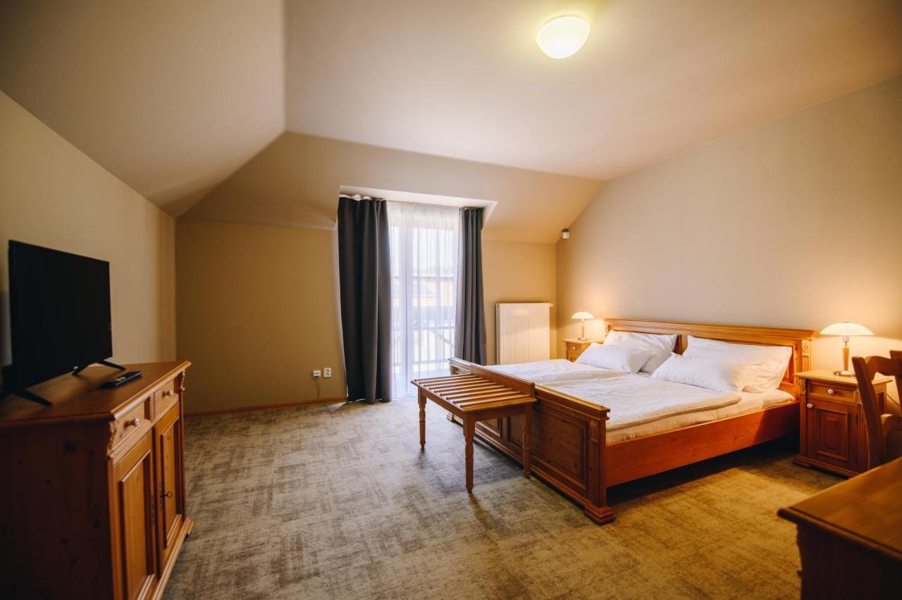 Kounicky Dvur Hotel Dolní Kounice Buitenkant foto