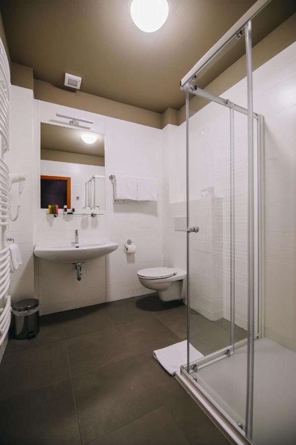 Kounicky Dvur Hotel Dolní Kounice Buitenkant foto