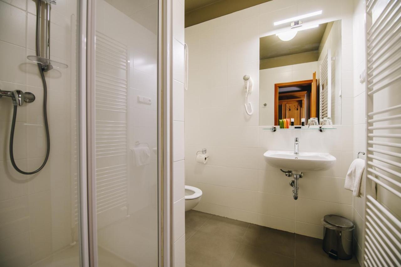 Kounicky Dvur Hotel Dolní Kounice Buitenkant foto