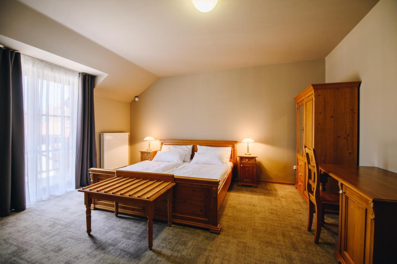 Kounicky Dvur Hotel Dolní Kounice Buitenkant foto