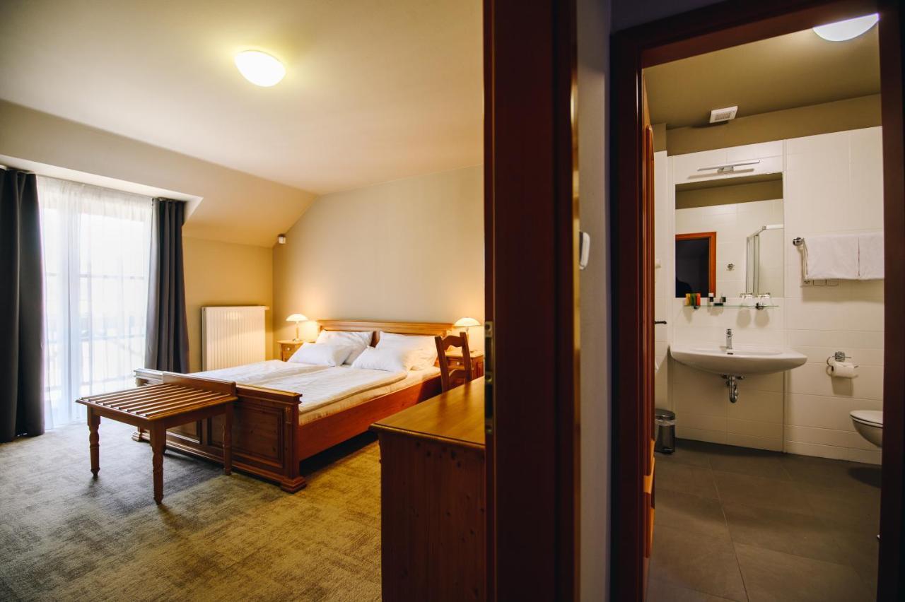 Kounicky Dvur Hotel Dolní Kounice Buitenkant foto