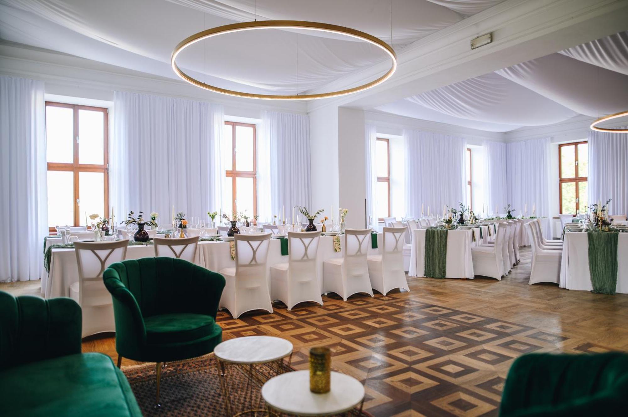 Kounicky Dvur Hotel Dolní Kounice Buitenkant foto